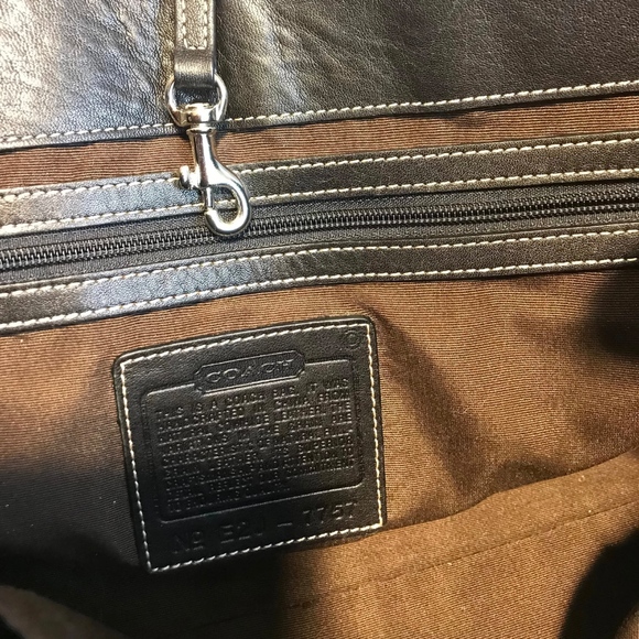 Chic Coach, Black Leather Satchel! - Picture 3 of 8